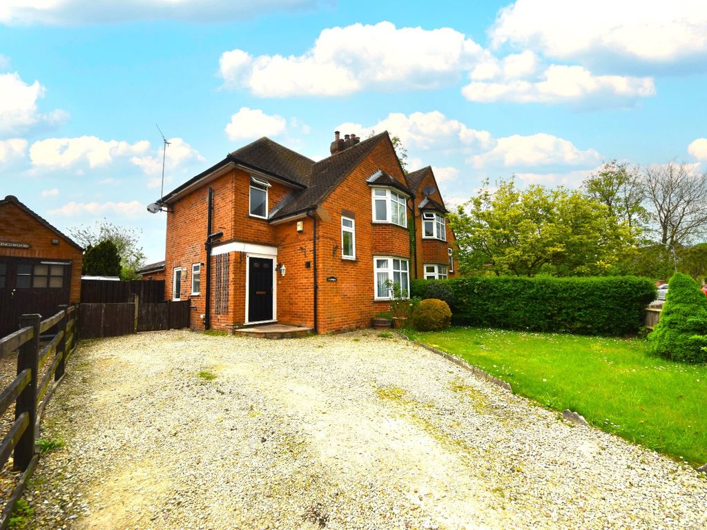 3 bed semidetached house to rent in Lulworth, Bassetsbury Lane, High