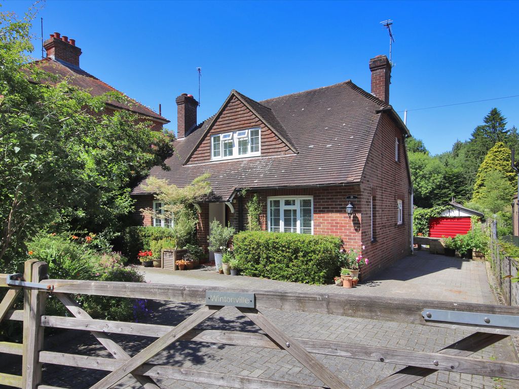 4 bed detached house for sale in Vines Cross Road, Horam, Heathfield