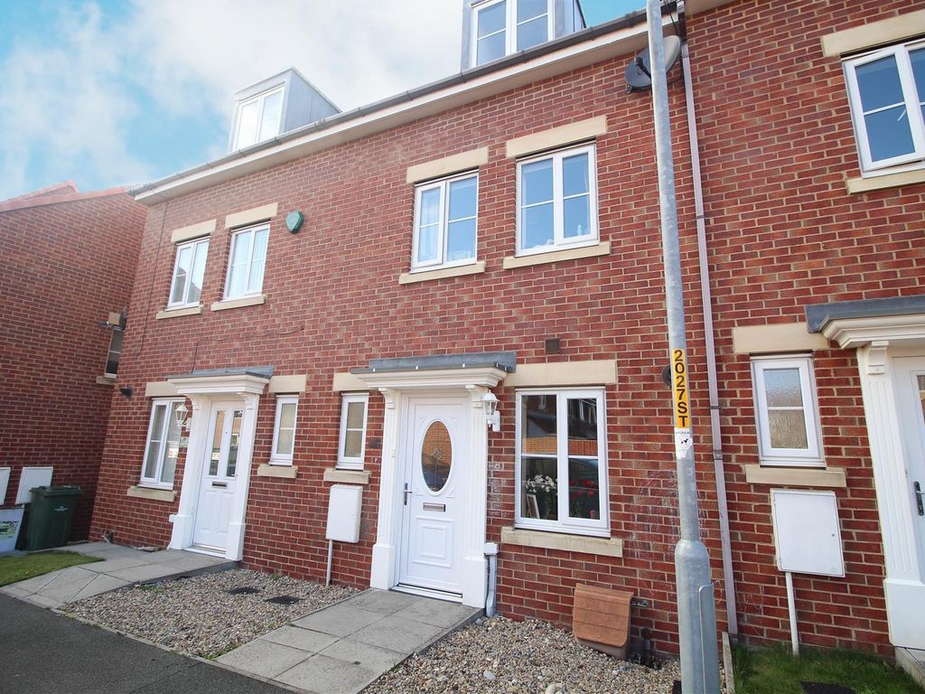 3 bed town house for sale in Roxburgh Close, Seaton Delaval, Whitley