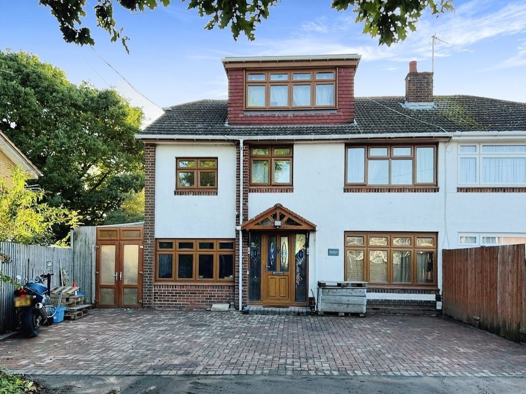 5 bed semidetached house for sale in Selborne Road, Totton