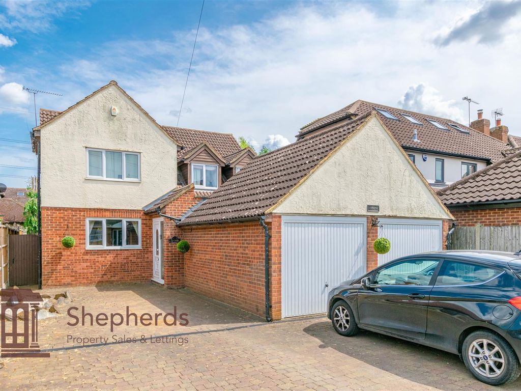 4 bed detached house for sale in Derby Road, Hoddesdon EN11 Zoopla