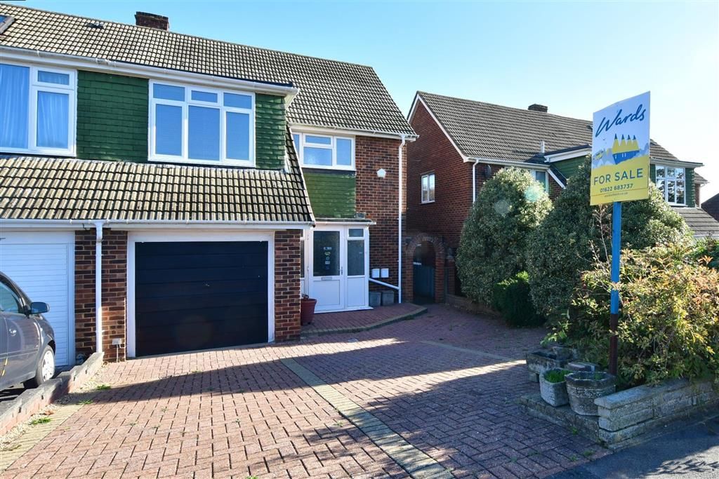 4 bed semidetached house for sale in Newbury Avenue, Maidstone, Kent