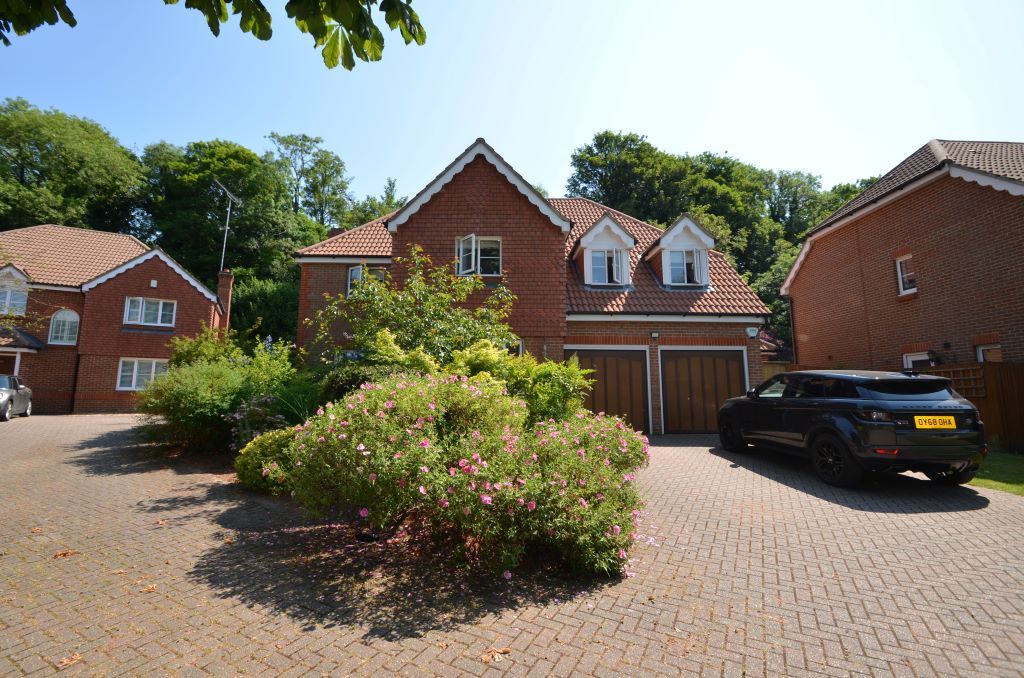 5 bed detached house for sale in Holsart Close, Tadworth KT20 Zoopla