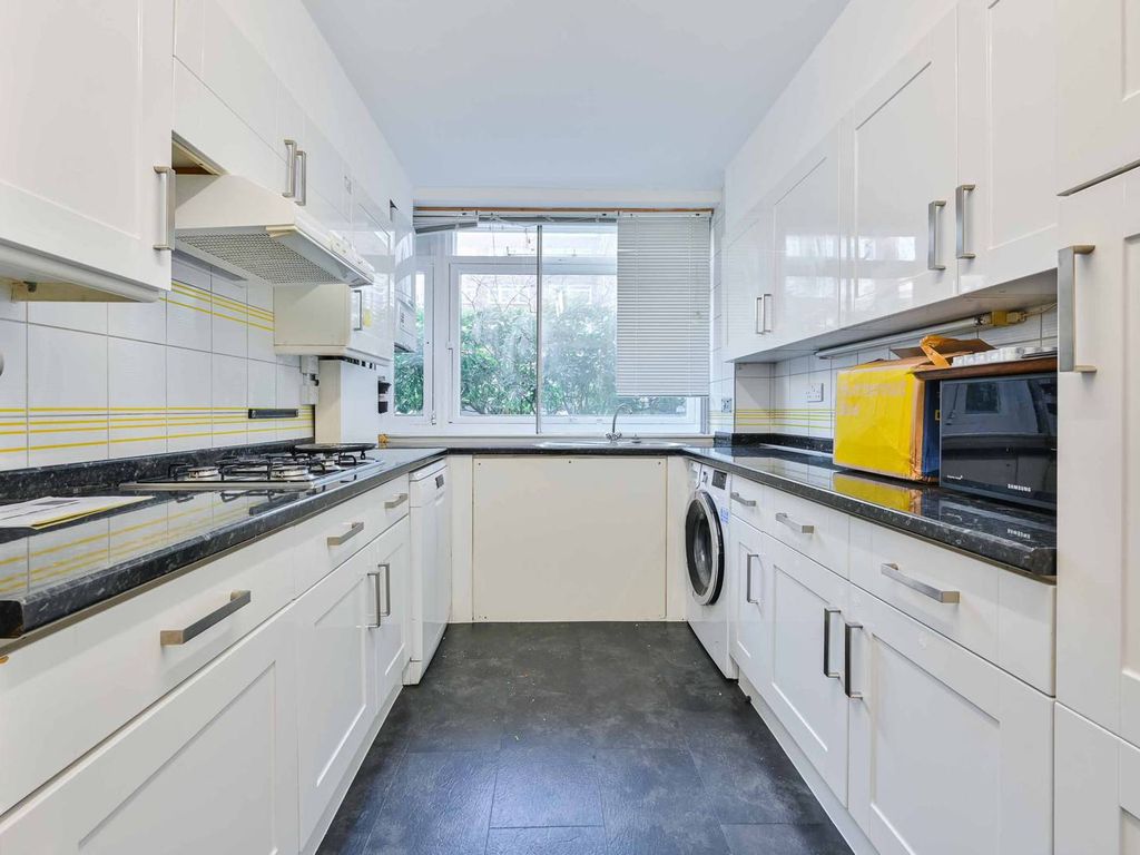2 bed property to rent in Nottingham Terrace, Regent's Park, London NW1