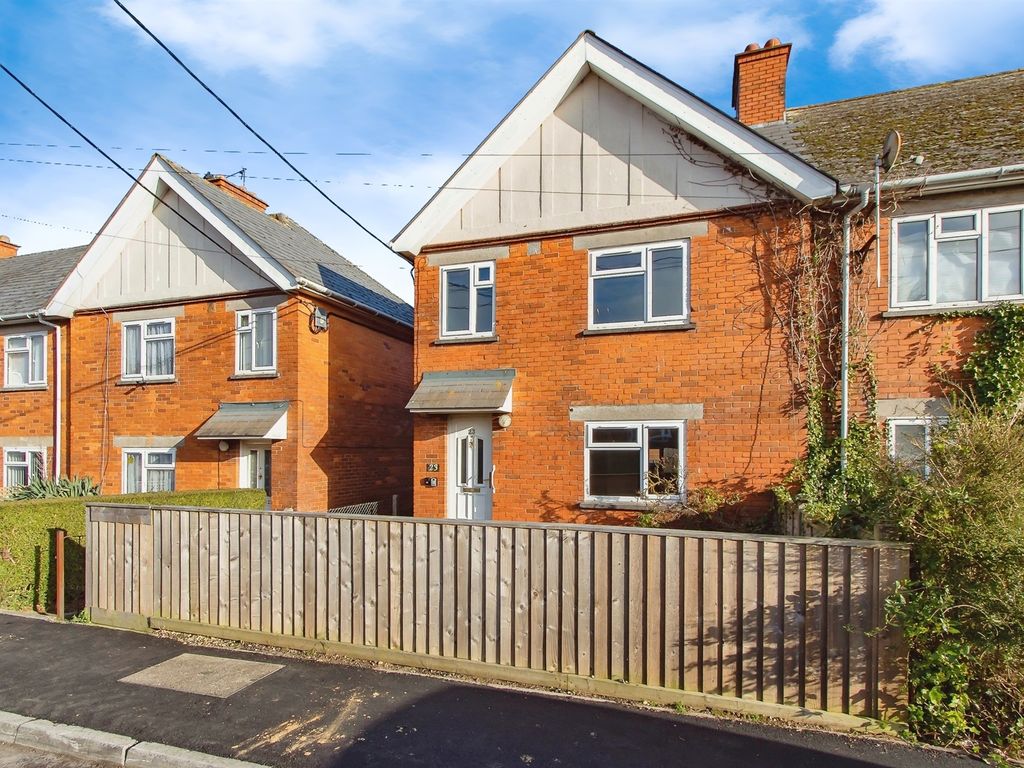 3 bed semidetached house for sale in BA8, £