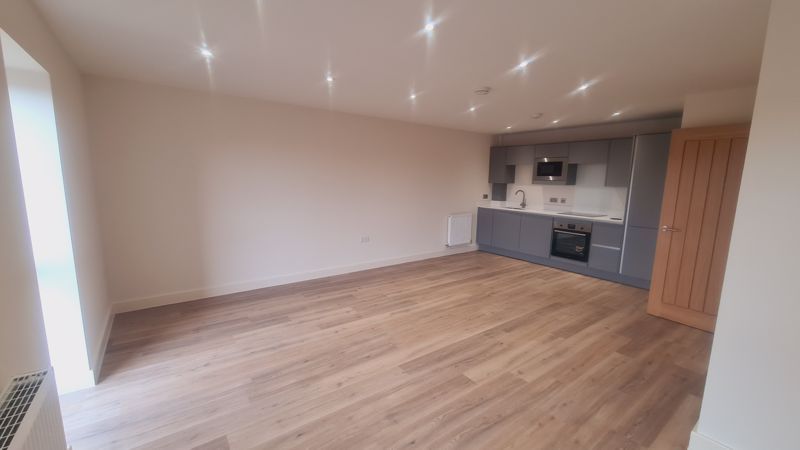 1 bed flat to rent in Apartment 1, 3 Waterhouse Way, Hampton Gardens ...