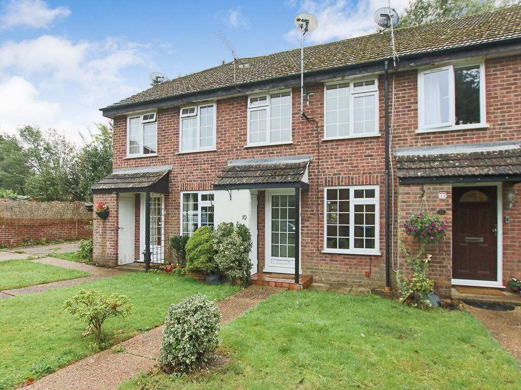 2 bed terraced house for sale in Brook Close, East Grinstead RH19, £