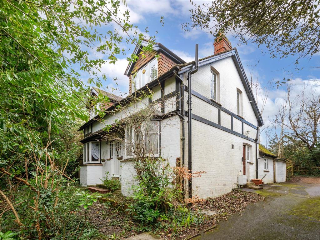 3 bed detached house for sale in Copthorne Road, Crawley RH10, £475,000