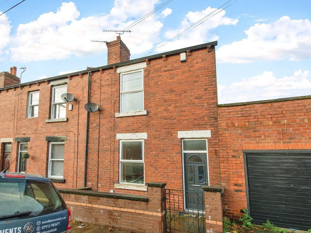 2 bed terraced house for sale in Roundhill Road, Castleford WF10, £