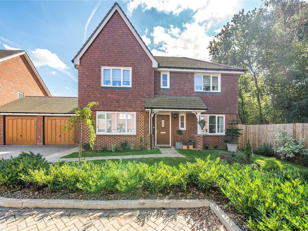 4 bed detached house for sale in Sandhill Lane, Cranleigh GU6, £950,000