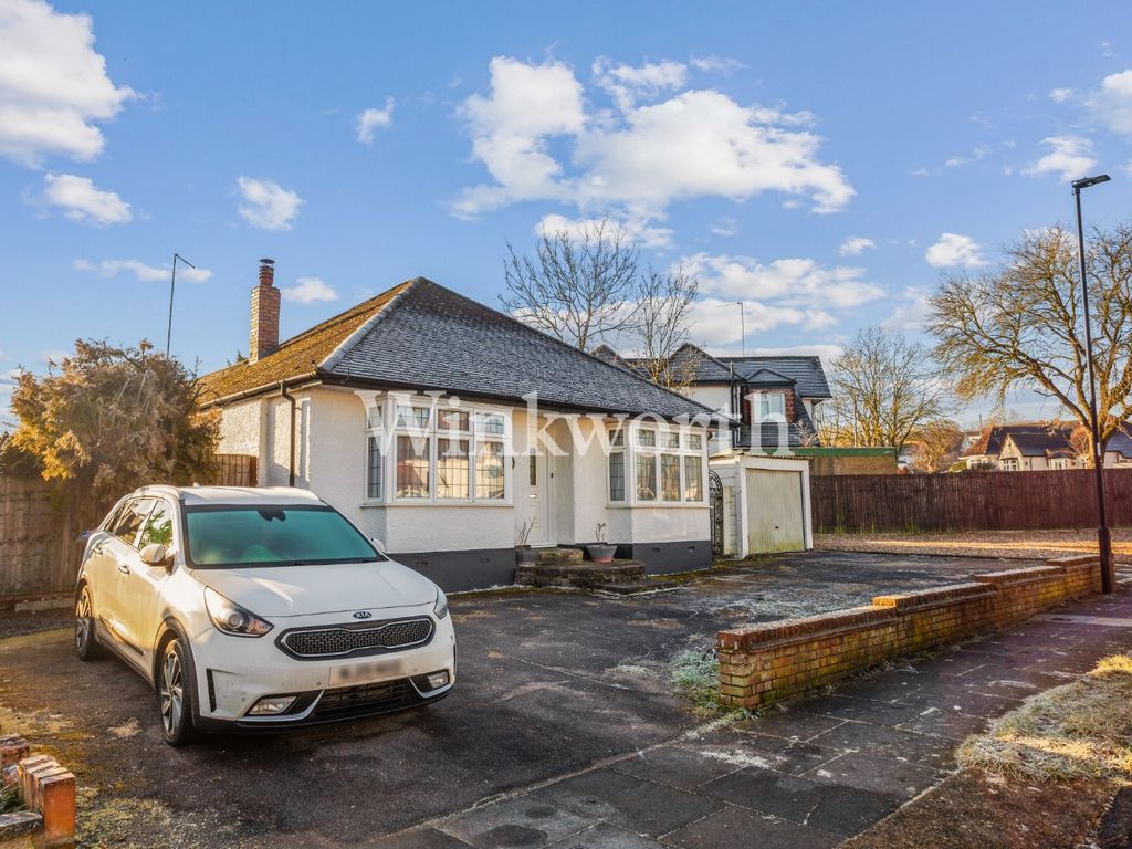 2 bed bungalow for sale in Rosewood Drive, Enfield EN2 Zoopla