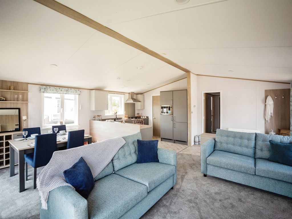 2 bed mobile/park home for sale in Dymchurch Road, New Romney TN28 Zoopla