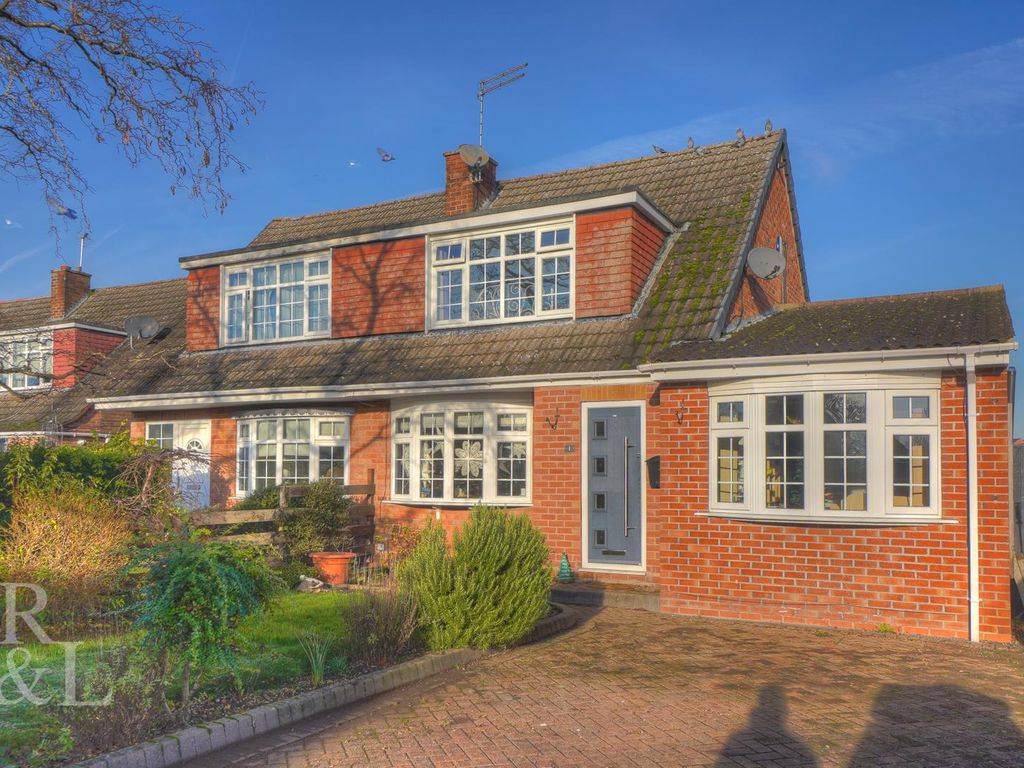 4 bed semidetached house for sale in Penhurst Close, Wilford