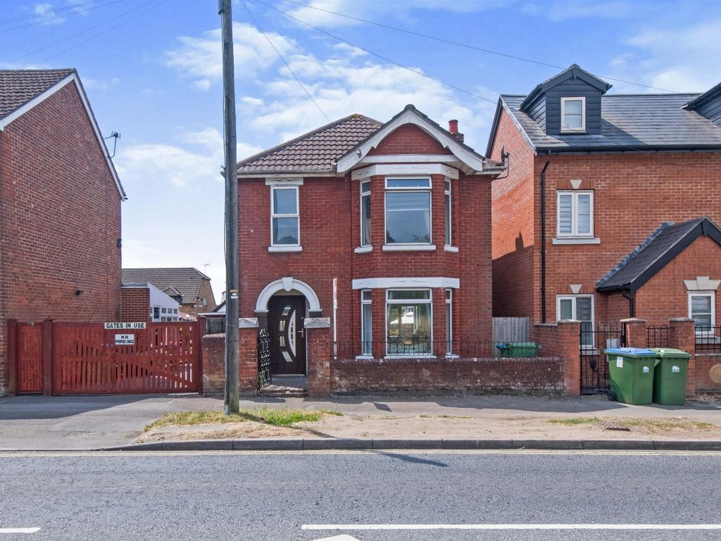 3 bed detached house for sale in Bursledon Road, Southampton SO19 Zoopla