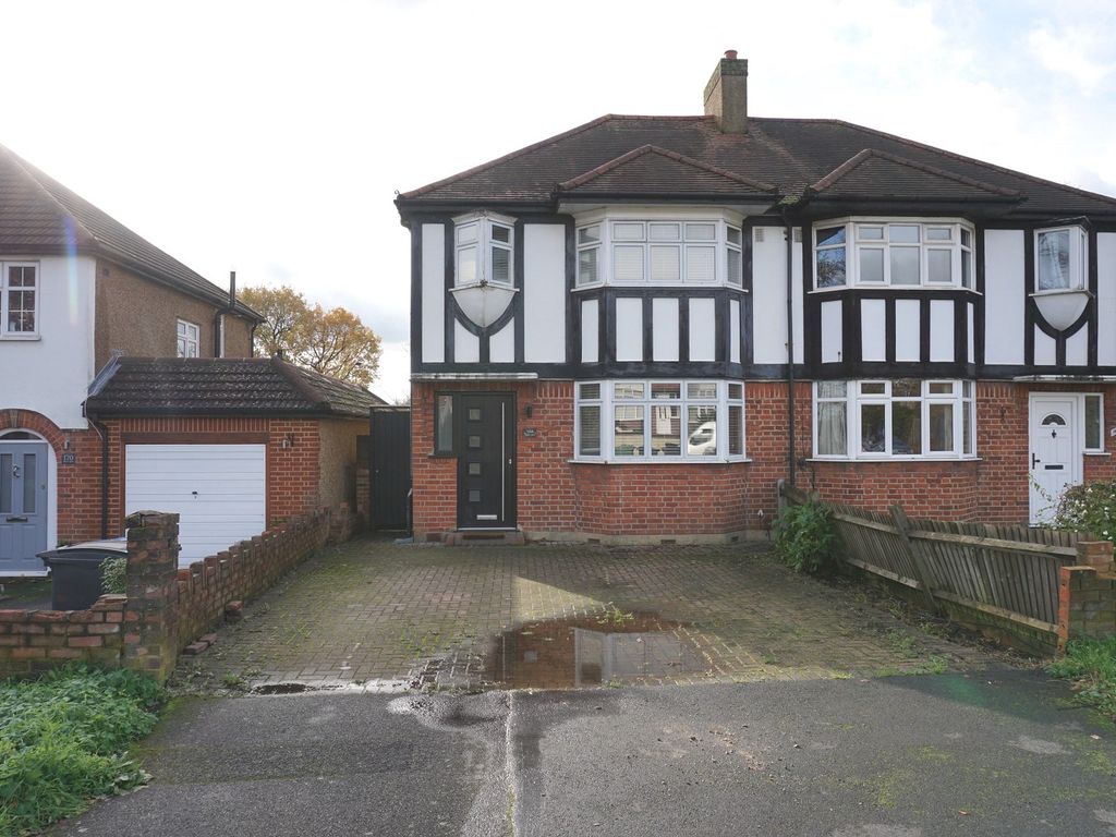 3 bed semidetached house for sale in Moor Lane, Chessington, Surrey. KT9 Zoopla