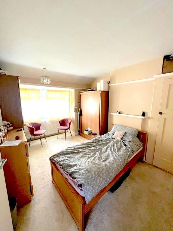 Room to rent in Heston Avenue, Heston, Hounslow TW5, £750 pcm Zoopla