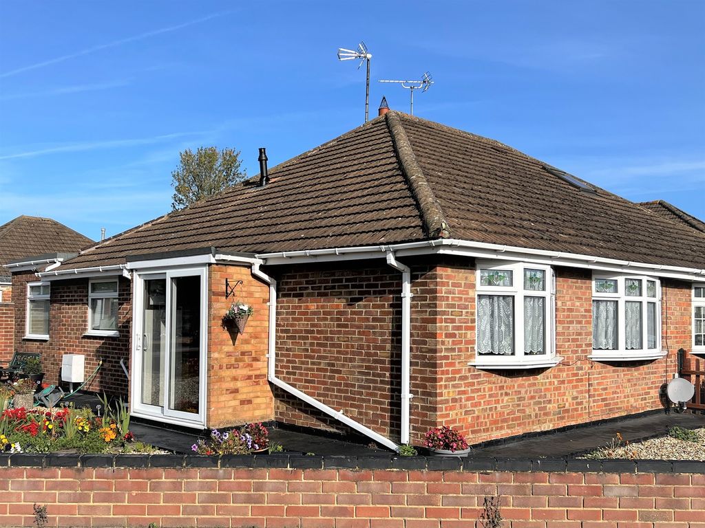 Whitelands Road, Swindon SN3  