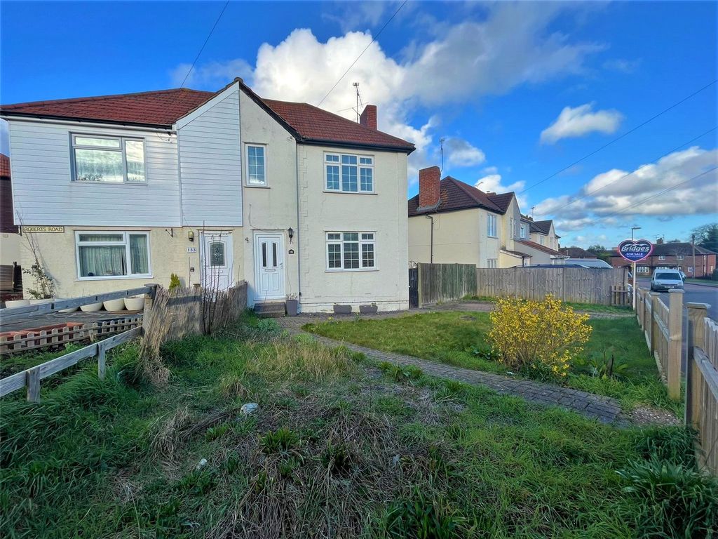 2 bed semidetached house for sale in Haig Road, Aldershot, Hampshire