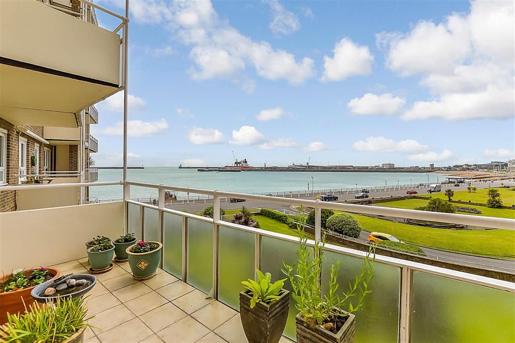 3 bed flat for sale in The Gateway, Dover, Kent CT16, £325,000 Zoopla
