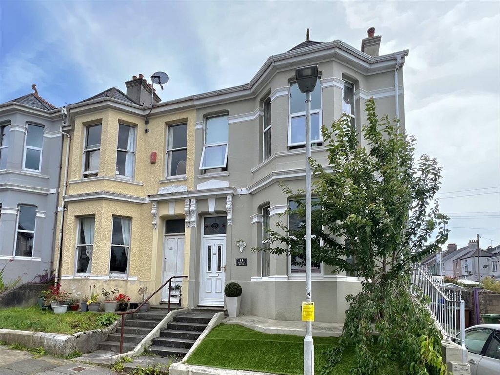 3 bed end terrace house for sale in Rosslyn Park Road, Peverell