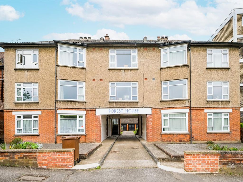 2 bed flat for sale in Forest House, Crescent Road, North Chingford E4