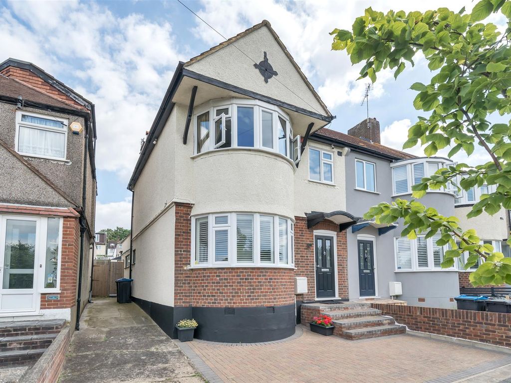 3 bed end terrace house for sale in Holne Chase, Morden SM4, £695,000