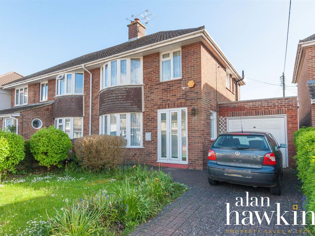 3 bed semidetached house for sale in Longleaze, Royal Wootton Bassett