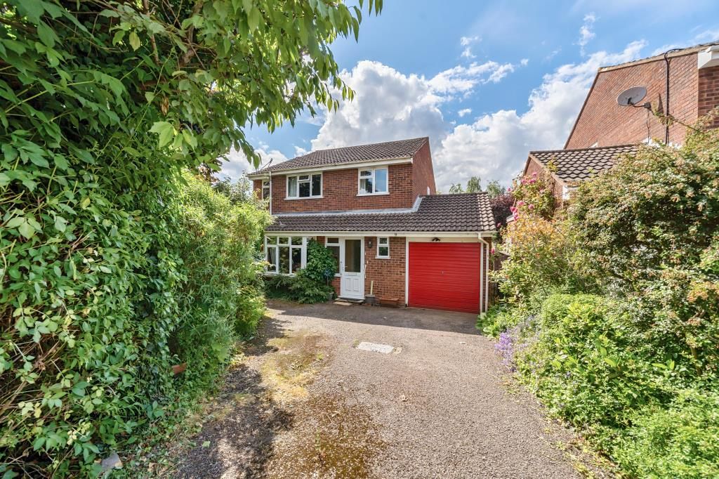 4 bed detached house for sale in Worcester, Worcestershire WR4, £