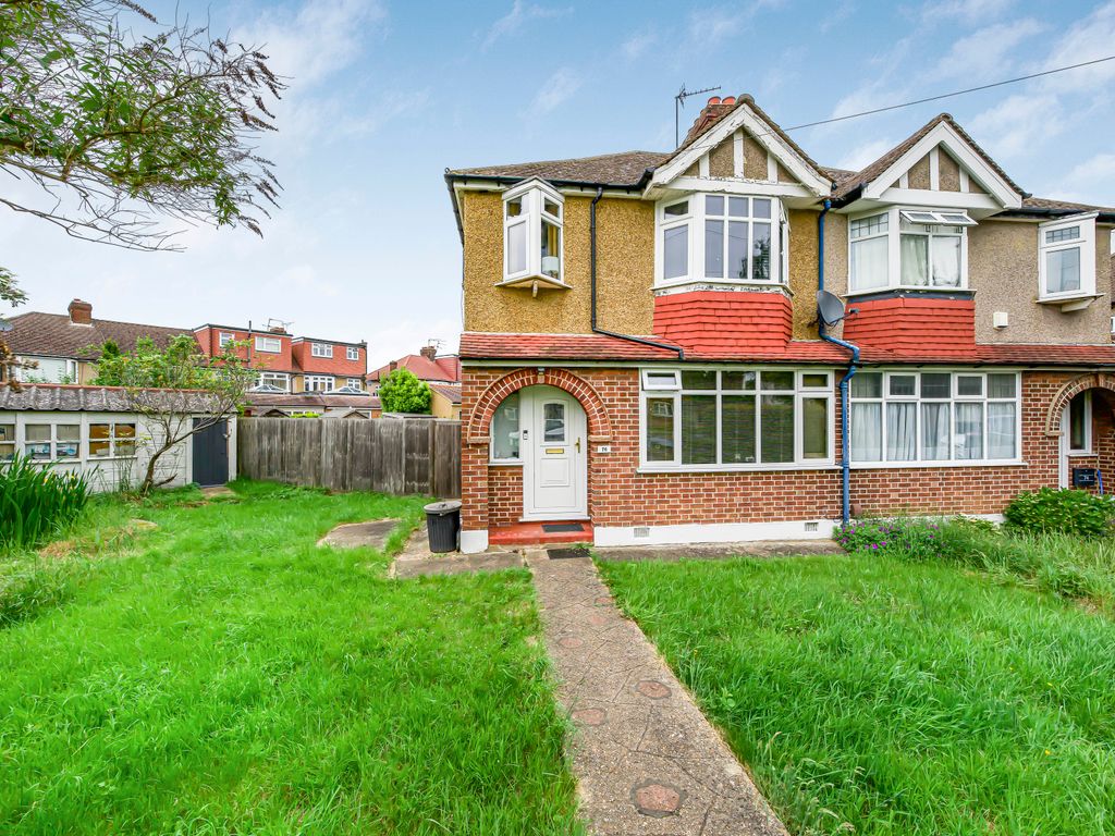3 bed semidetached house for sale in Diamond Road, Ruislip HA4, £