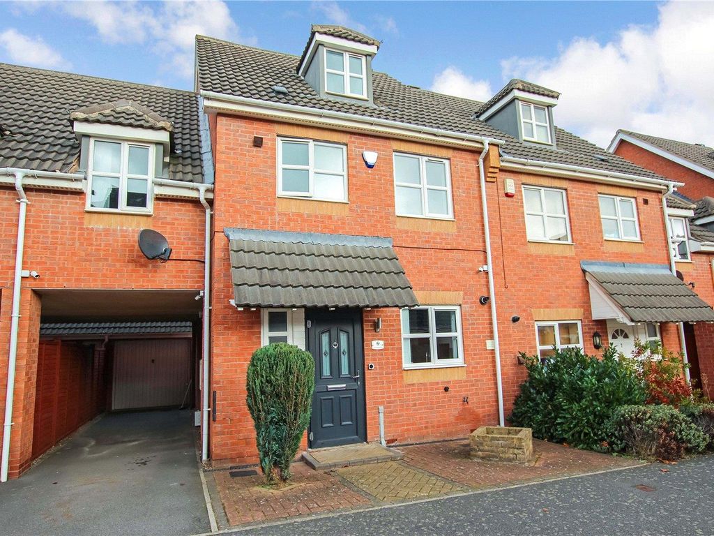 4 bed semidetached house to rent in Wainwright Avenue, Hamilton LE5, £