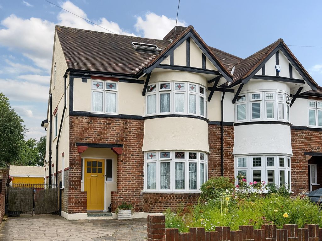 4 bed semidetached house for sale in Conway Gardens, Enfield EN2, £