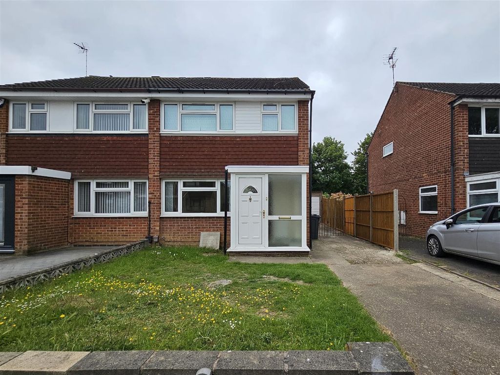 3 bed semidetached house to rent in Badminton Road, Rushey Mead