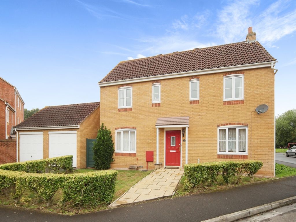 4 bed detached house for sale in Avill Crescent, Taunton TA1, £365,000