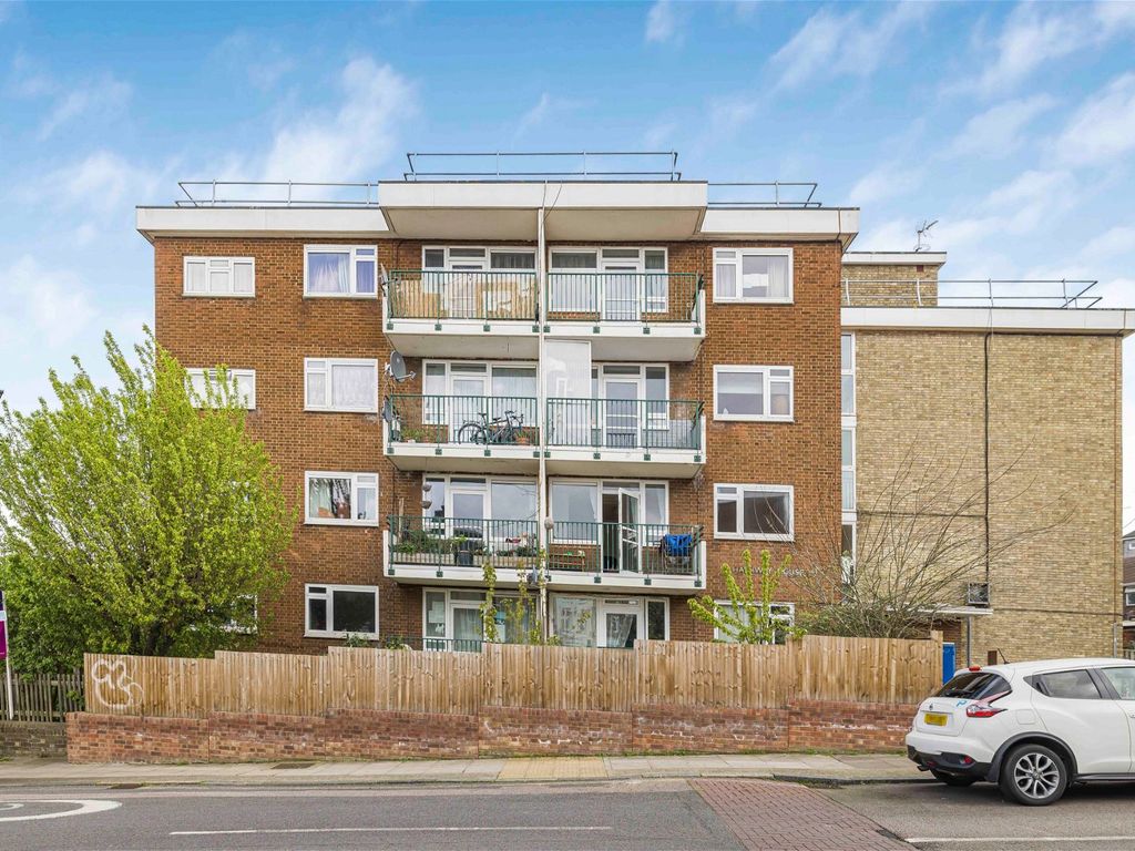 1 bed flat for sale in Gibbon Road, London SE15, £300,000 Zoopla