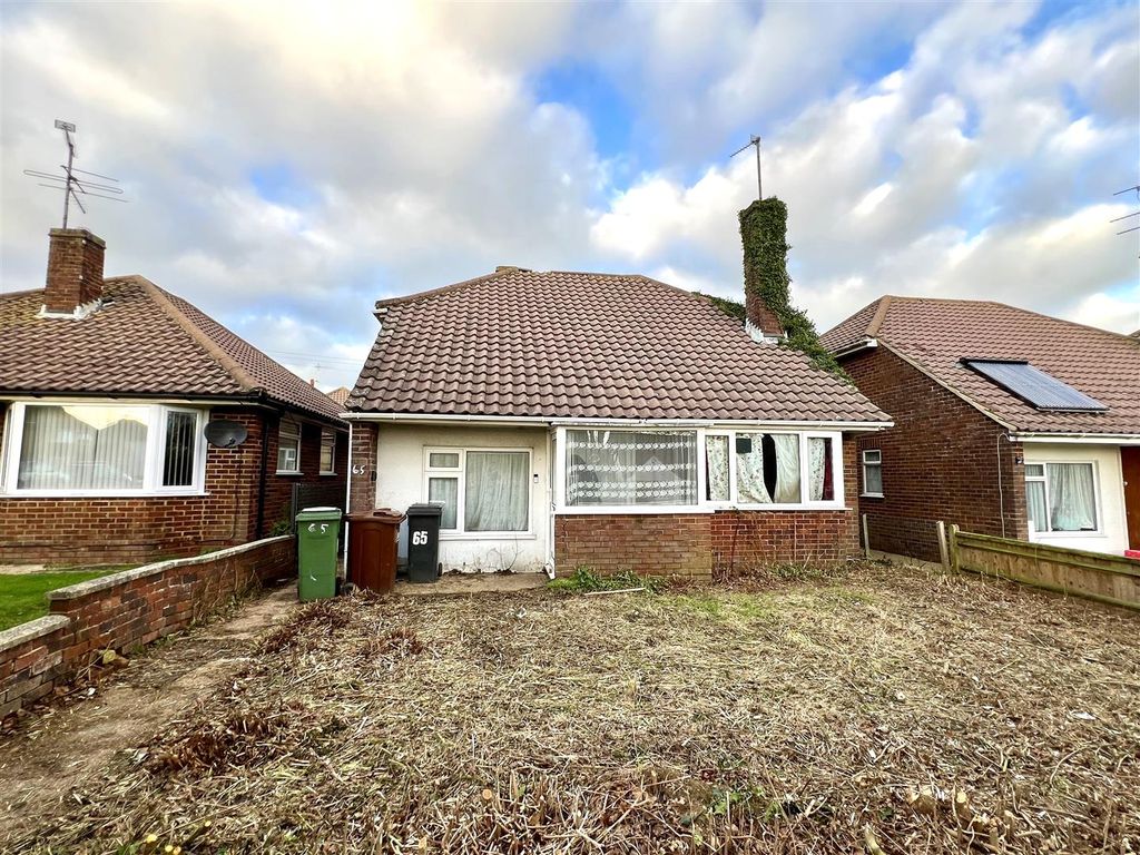 2 bed detached bungalow for sale in Lindfield Road, Eastbourne BN22, £