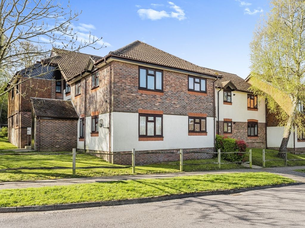 1 bed flat for sale in Kilnbarn Court, Haywards Heath RH16 Zoopla