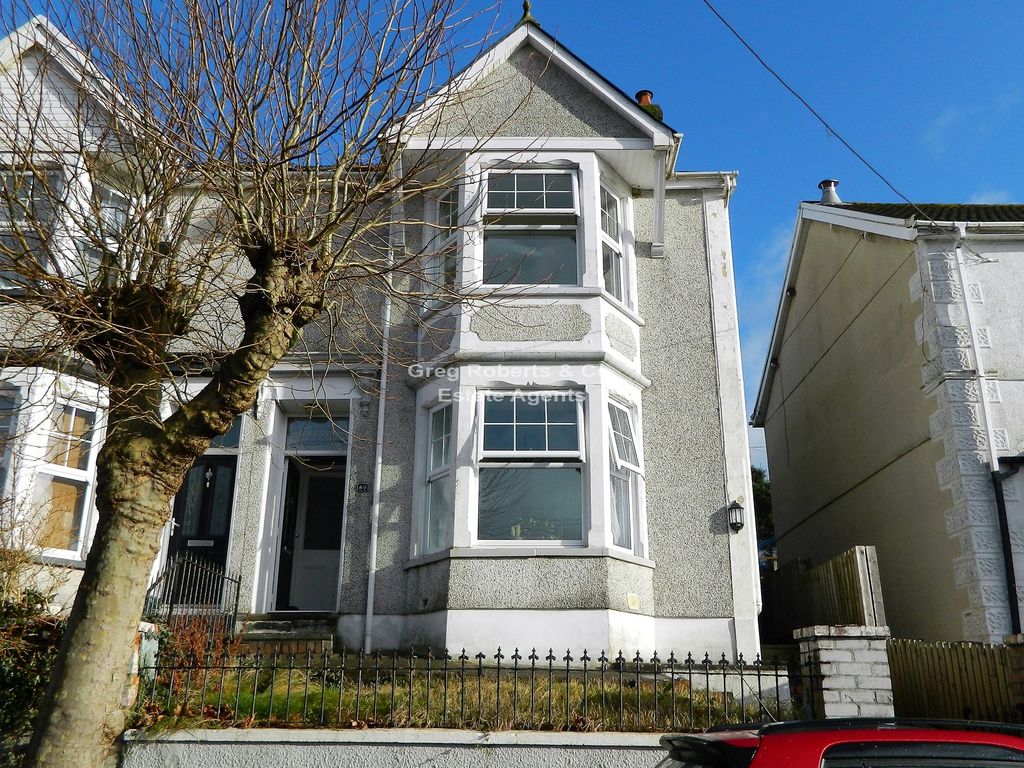 3 bed semidetached house for sale in Kimberley Terrace,