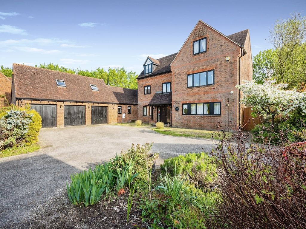 6 bed detached house for sale in Duncan Grove, Shenley Church End