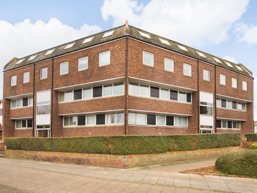 3 bed for sale in Highfield Court, Station Road, Herne Bay