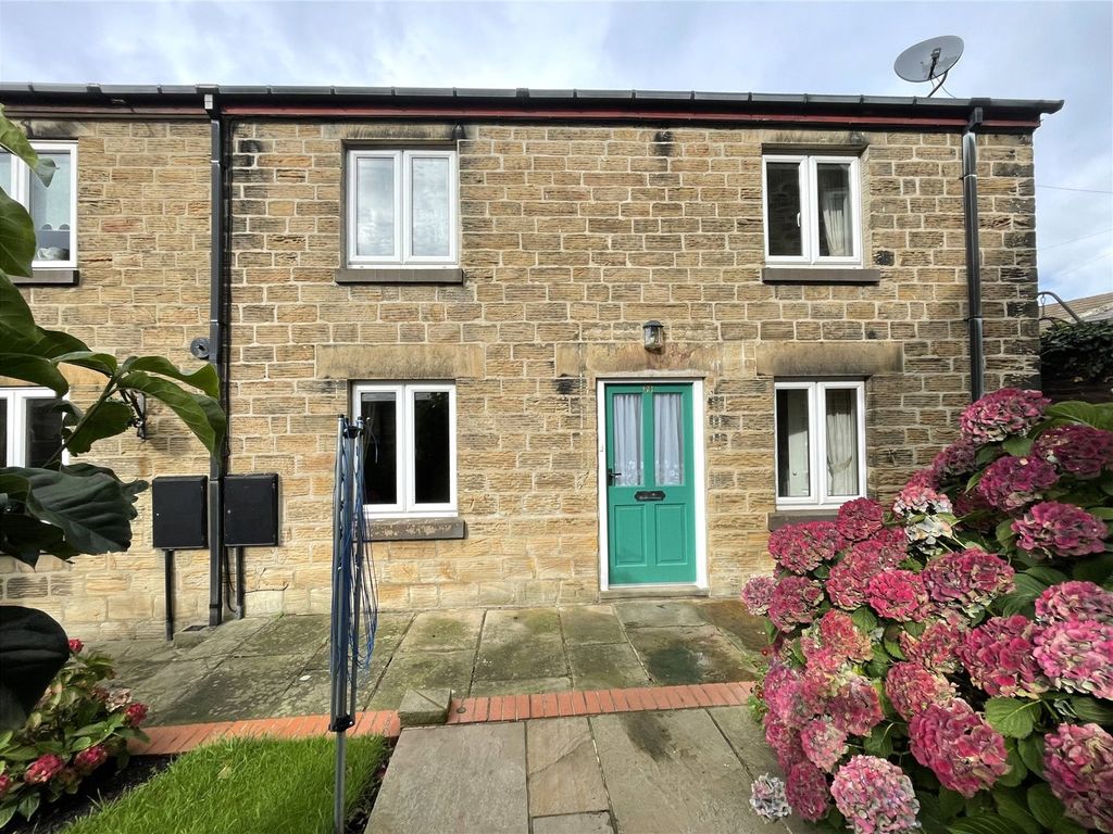 2 bed semidetached house to rent in Church Street North, Old