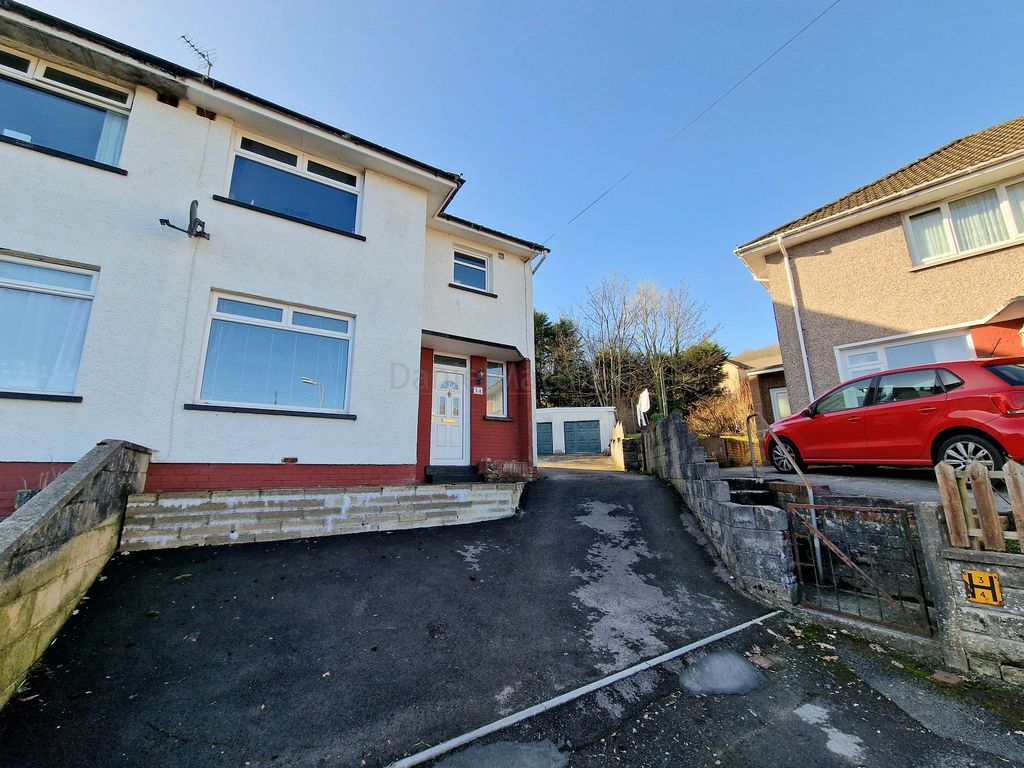 3 bed semidetached house for sale in Derllwyn Close, Tondu, Bridgend