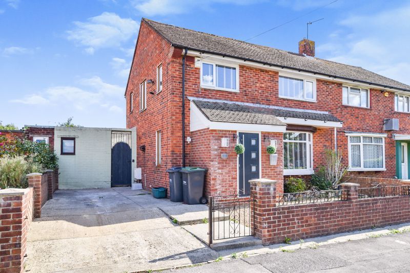 4 bed semidetached house for sale in Oakley Road, Havant PO9 Zoopla