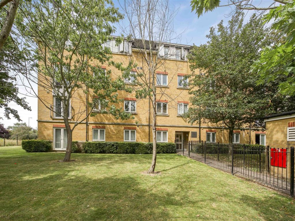 1 bed flat for sale in Wood Lane, Isleworth TW7, £270,000 Zoopla