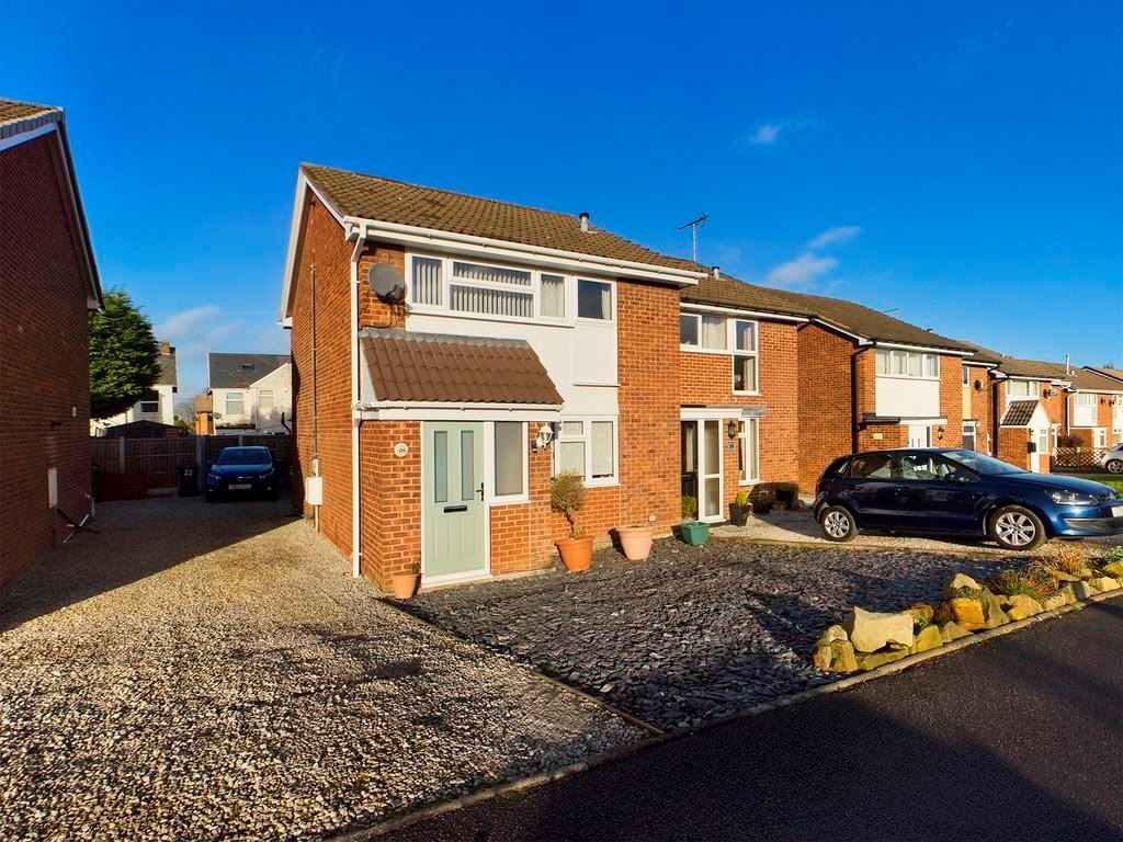 3 bed semidetached house for sale in Cornwall Drive, Grassmoor
