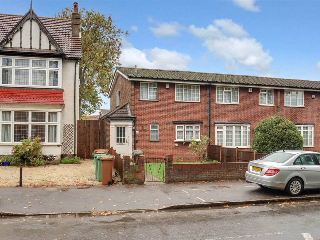 3 bed end terrace house for sale in Nightingale Road, Carshalton SM5, £