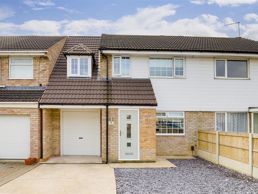 4 bed semidetached house for sale in Tynedale Close, Long Eaton