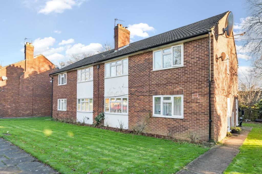 2 bed flat to rent in Wembley, Harrow HA0, £1,750 pcm Zoopla