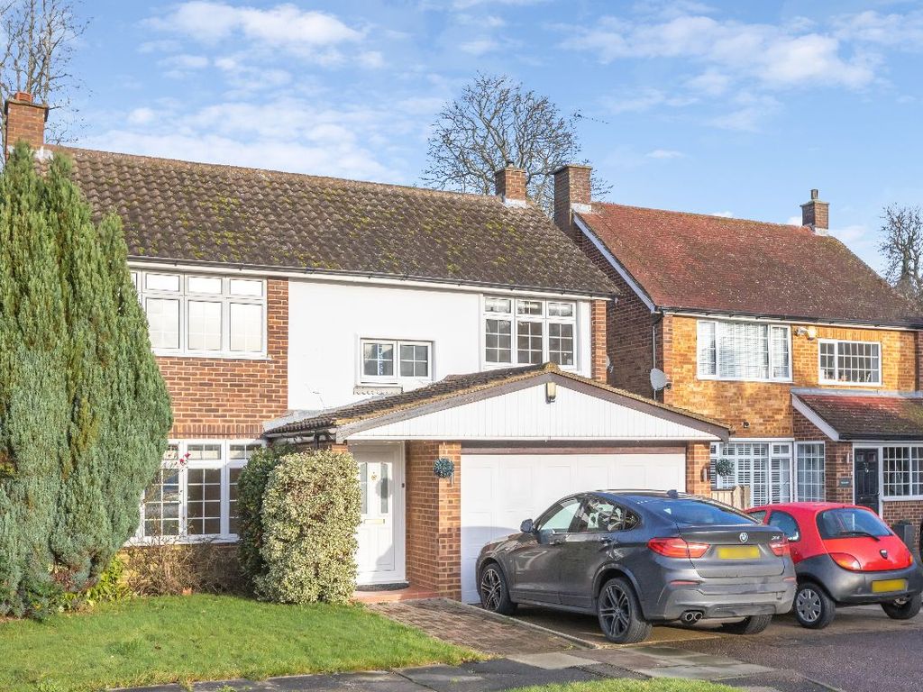 4 bed detached house for sale in Minsterley Avenue, Shepperton TW17, £