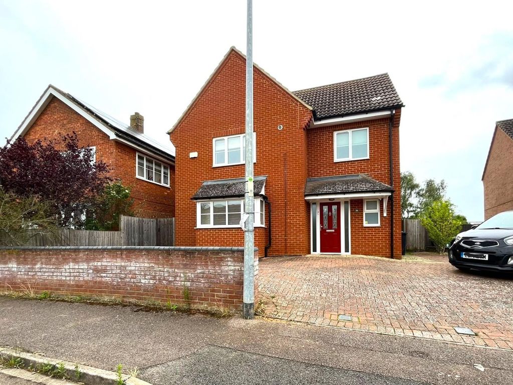 4 bed detached house for sale in The Paddocks, Potton, Sandy SG19, £