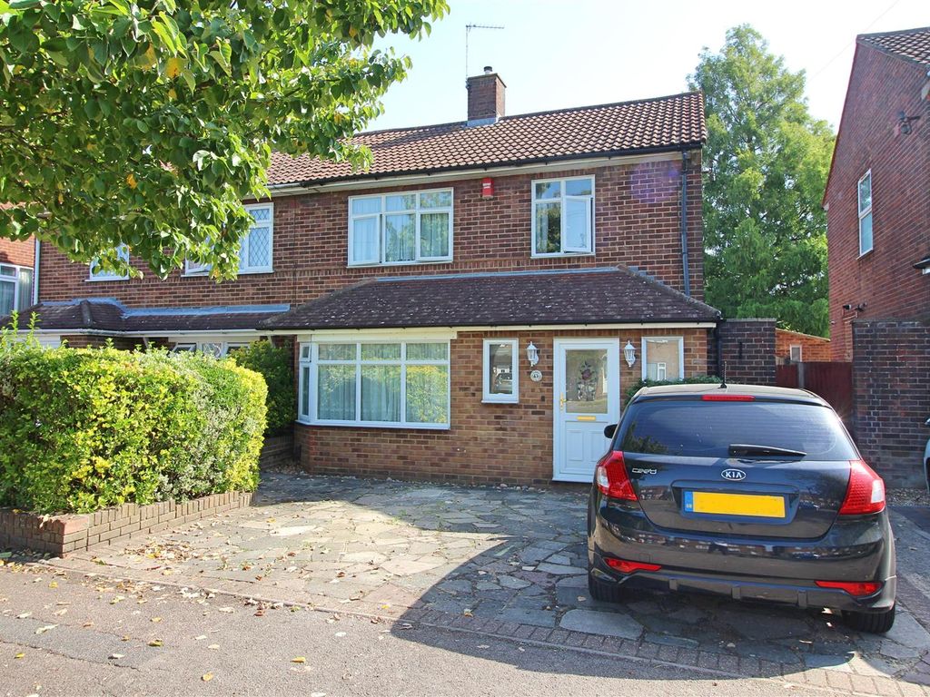 3 bed semidetached house for sale in Thornbury Gardens, Borehamwood
